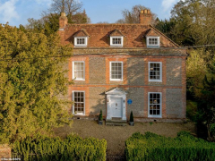 Сколько стоит дом Агаты Кристи?