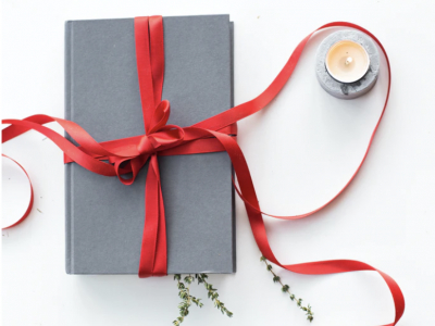 Подарки на Новый год и Рождество: какие книги подарить близким