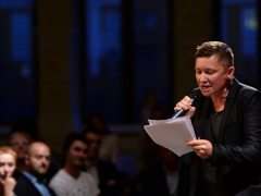 Почему Арбенина не может писать песни на свои стихи? Почему Арбенина не может писать песни на свои стихи?