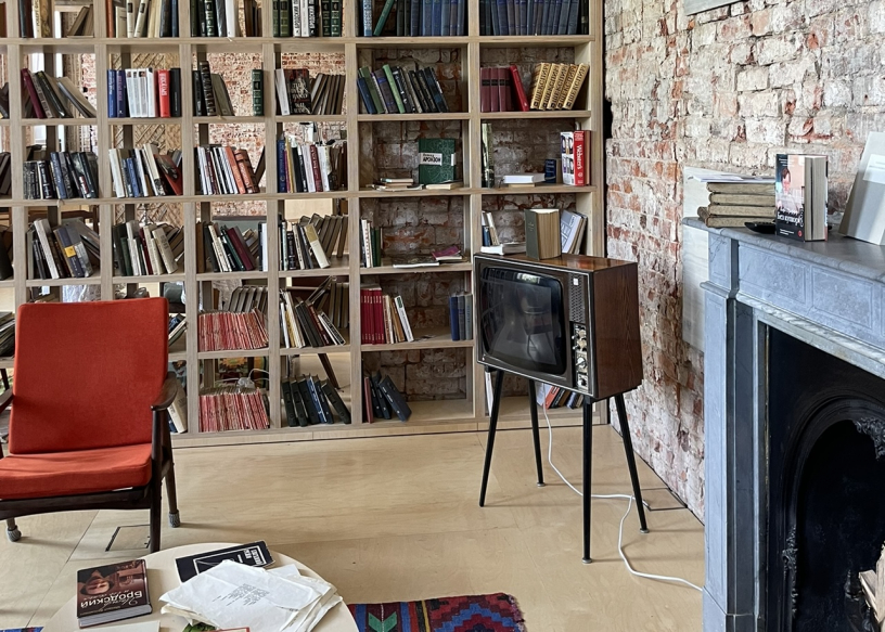 Что почитать на выходных: «Полторы комнаты»