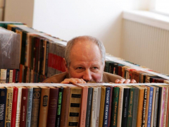 Книжный лабиринт в Петербурге разбирают: книги раздают в хорошие руки Книжный лабиринт в Петербурге разбирают: книги раздают в хорошие руки